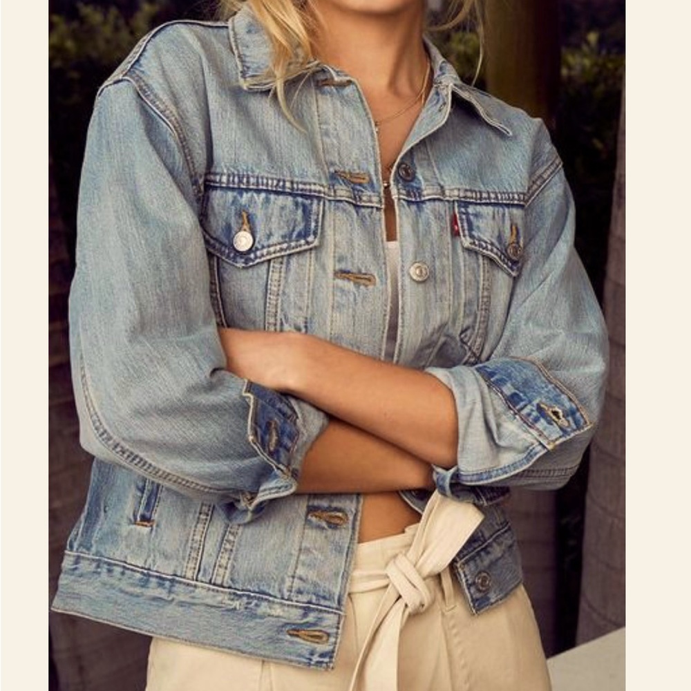 Levi’s Ex Boyfriend distressed jean jacket size XS